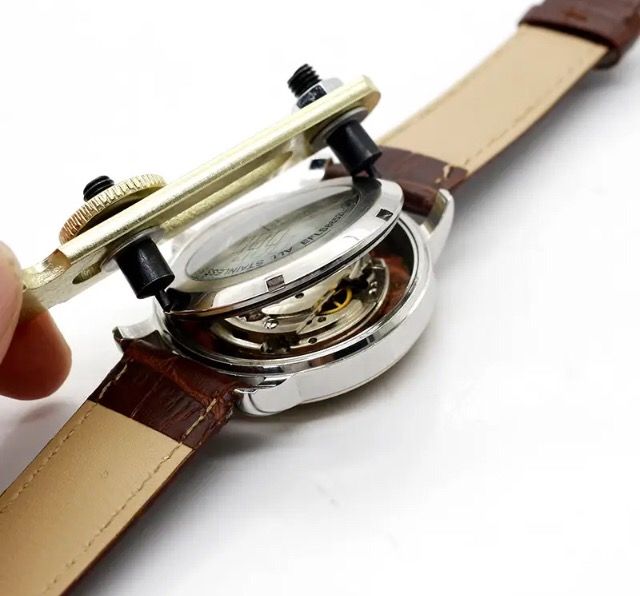 Strumento per riparazione orologio