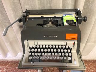 Máquina escribir OLIVETTI línea 98 c/carro