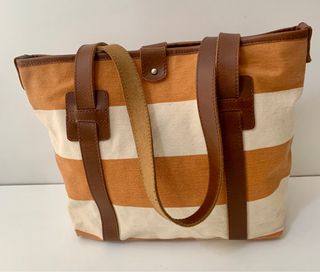 Bolso de lona y cuero.