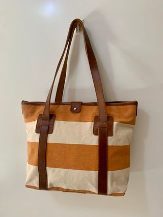 Bolso de lona y cuero.