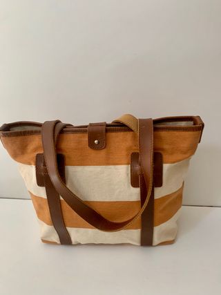 Bolso de lona y cuero.