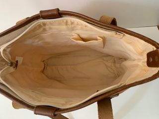 Bolso de lona y cuero.