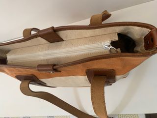 Bolso de lona y cuero.