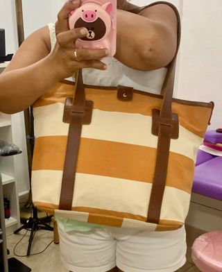 Bolso de lona y cuero.