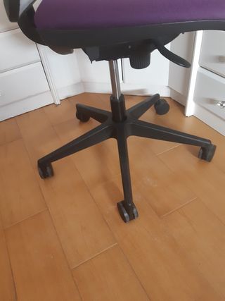 Silla oficina Morada protección lumbar