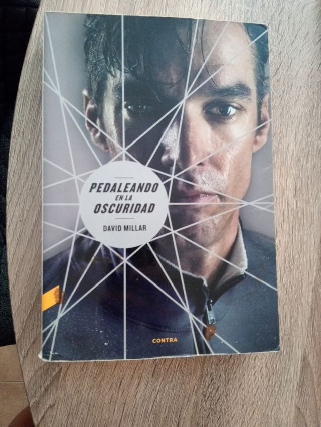 PEDALEANDO EN LA OSCURIDAD