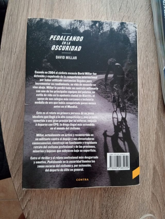 PEDALEANDO EN LA OSCURIDAD