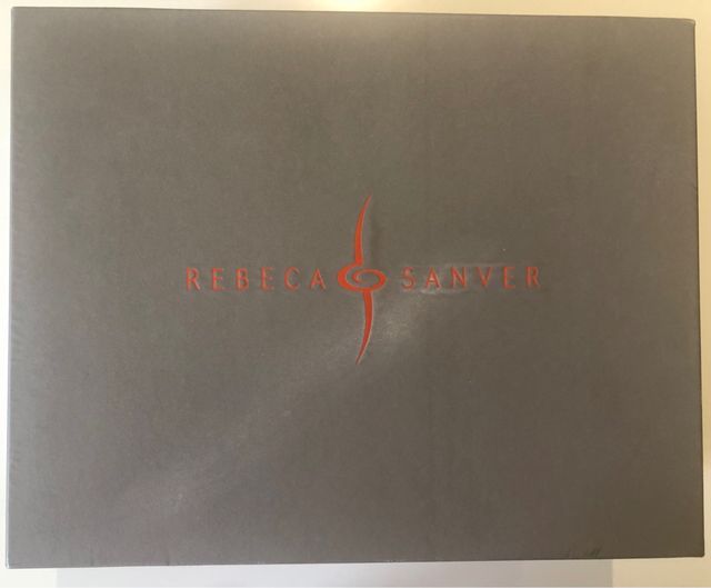 zapatos negros de tacón elegantes