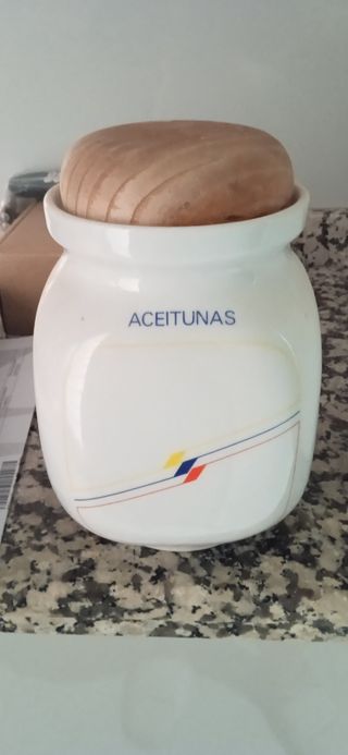 7 botes y 1 salero cerámica 