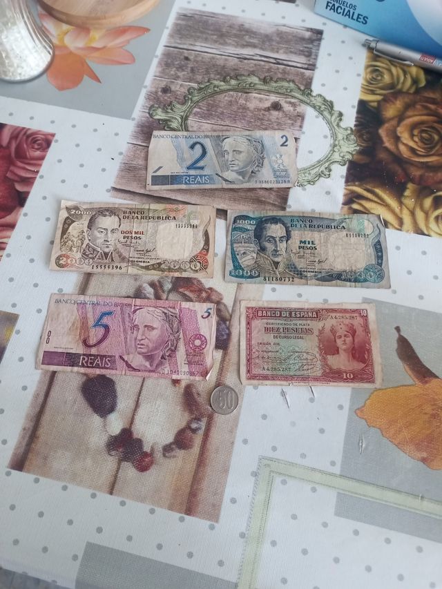 Lote de billetes y moneda