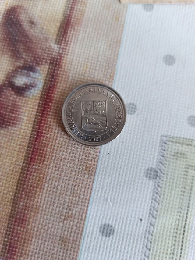 Lote de billetes y moneda