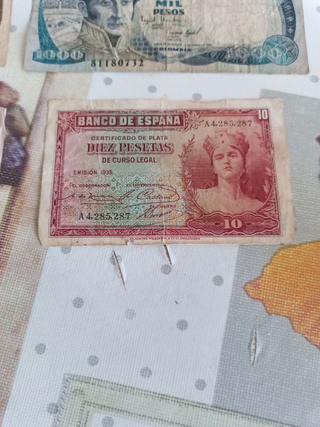 Lote de billetes y moneda