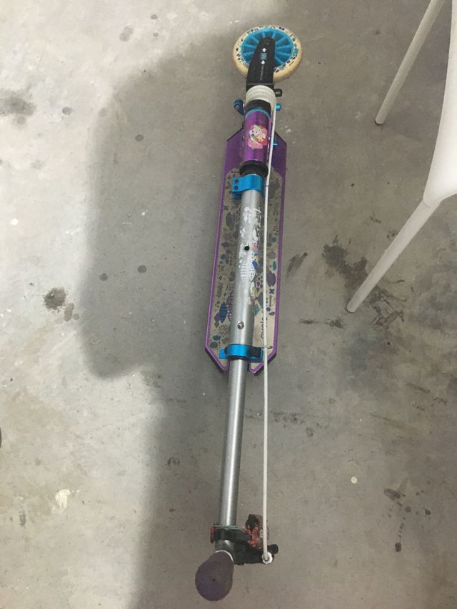 Patinete Niños/as Oxelo y casco oxelo.