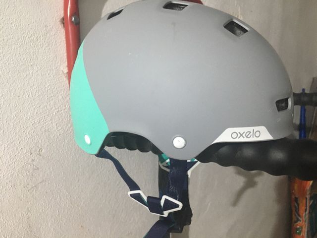 Patinete Niños/as Oxelo y casco oxelo.