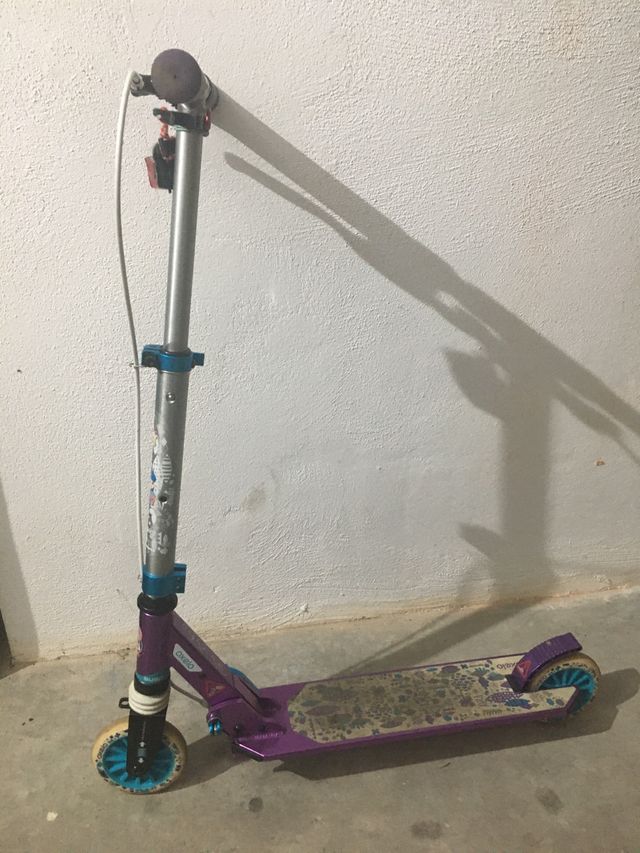 Patinete Niños/as Oxelo y casco oxelo.