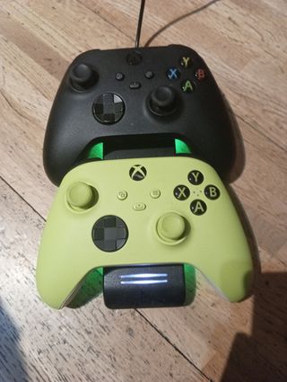 Xbox Series X + 2 mandos + cascos + baterias
