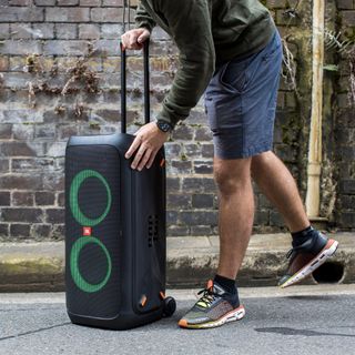 ALQUILER ALTAVOCES CON BATERIA ALTA POTENCIA JBL