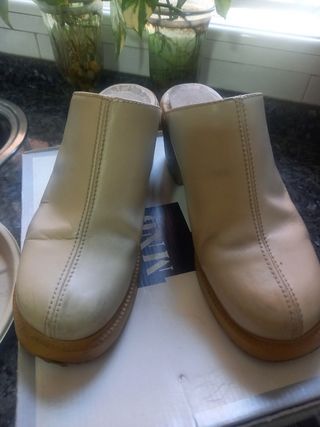 Zuecos beige CUERO 39/40