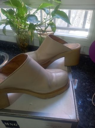 Zuecos beige CUERO 39/40