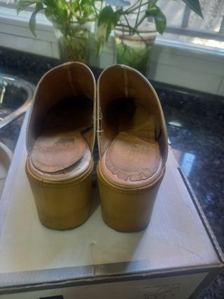 Zuecos beige CUERO 39/40