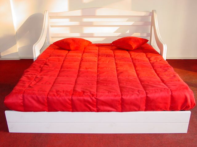 DIVANO LETTO MATRIMONIALE IN LEGNO SBIANCATO