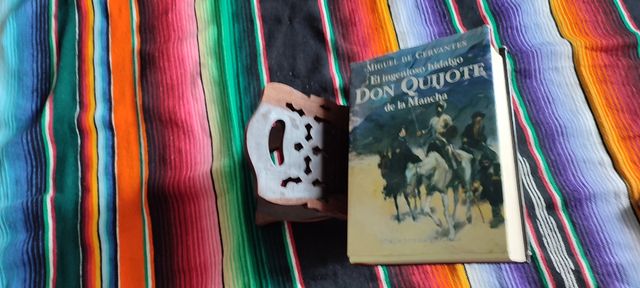 Sujeta libros de madera