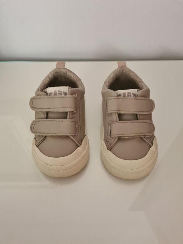 Zapatilla deportiva respetuosa bebé H&M