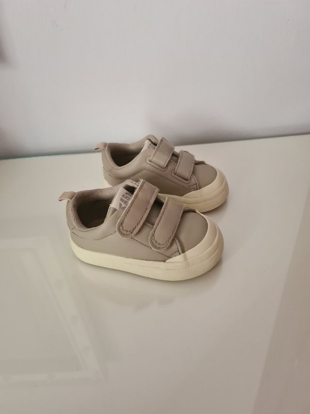 Zapatilla deportiva respetuosa bebé H&M