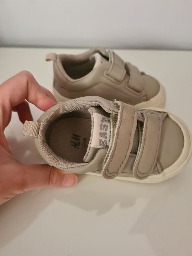 Zapatilla deportiva respetuosa bebé H&M
