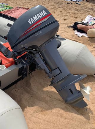 Motor fuera borda Yamaha 13'5 dos tiempos