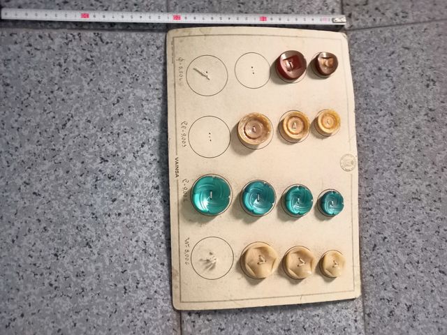 antiguos muestrarios de botones