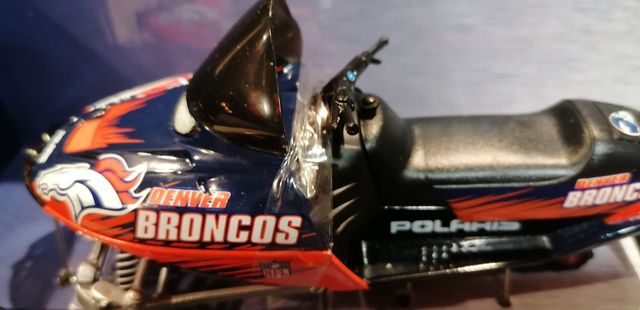 maqueta moto POLARIS SNOWMOBILE ERTL