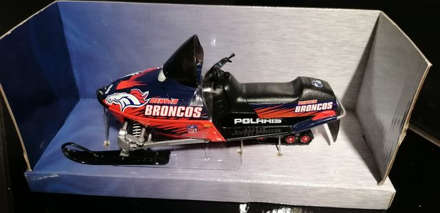 maqueta moto POLARIS SNOWMOBILE ERTL