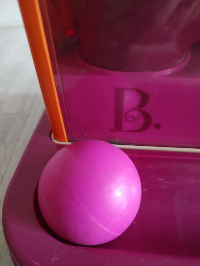 Laberinto de bolas con martillo B toys