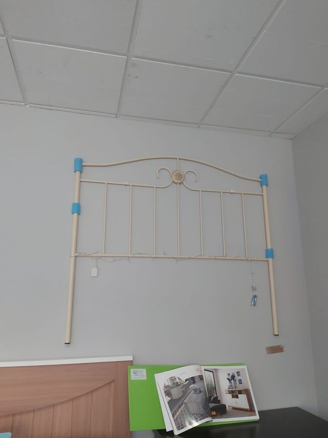 Cabecero de forja para cama de 1,35. Color marfil