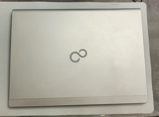 Ordenador portátil Fujitsu UH-552