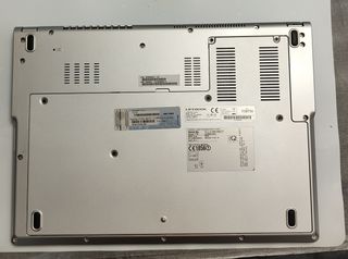 Ordenador portátil Fujitsu UH-552
