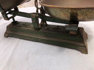 Antigua balanza con pesas