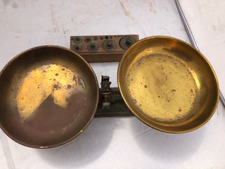 Antigua balanza con pesas