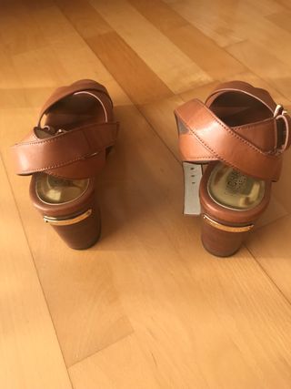 Sandalias Michael kors color marrón