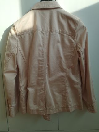 Chaqueta rosa casi nueva
