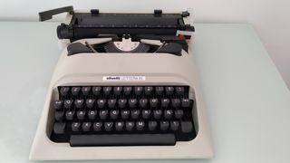 Maquina de escribir maletín olivetti Lettera 10. 