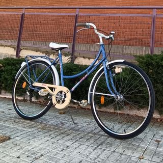 Alquiler bicicletas antiguas para imagen