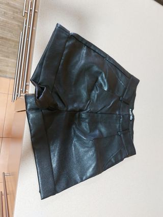 Shorts simil piel