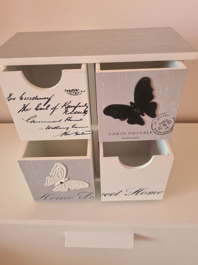 Cajonera decorativa de madera