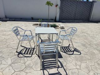 Conjunto mesa y sillas