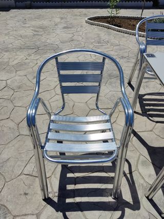 Conjunto mesa y sillas