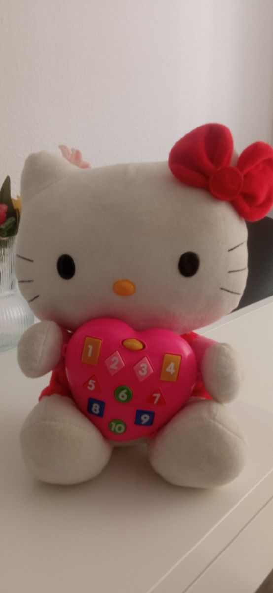 peluche interactivo hello kitty
