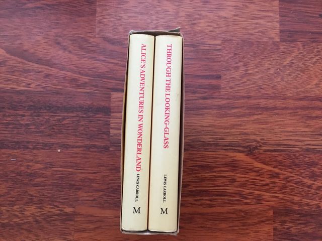 Alicia en el país de las maravillas/ A través espe