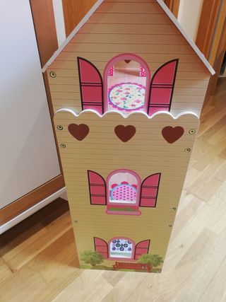 Preciosa casa de muñecas grande